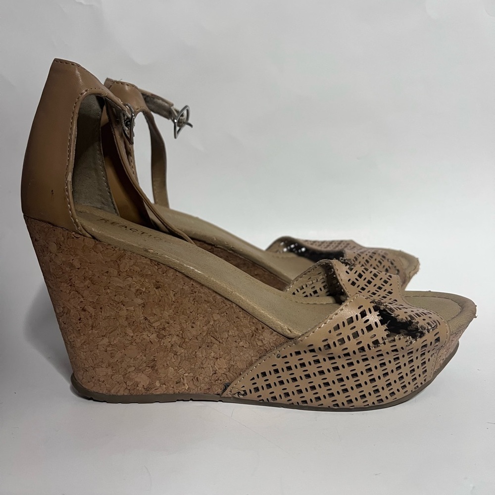 Reaction Kenneth Cole Tan Wedges